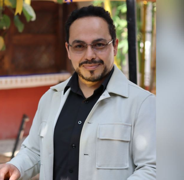 Dr. Javier Salas García